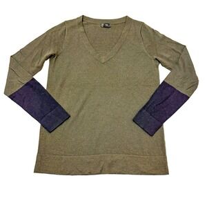 Club Monaco Two Toned Long Sleeve VNeck 100% Wool Size S